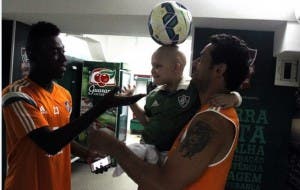 Pedro fez a alegria dos jogadores. (Foto: Nelson Perez/Fluminense F.C)