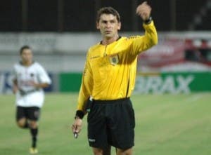 Wagner Reway, do Mato Grosso, apita o jogo do dia 19 no Sul