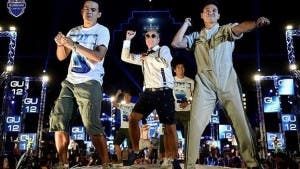 Alexandre Gama (ao centro) entrou na dança (Foto: Divulgação)