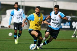 Grêmio teve poucos atletas trabalhando com bola no sábado (Foto: Site oficial do Grêmio)