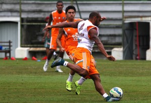 Jonathan afirma ter de 70 a 80% da cabeça diferente taticamente (Foto: Nelson Perez - FFC)