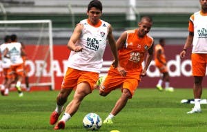 Marcos Júnior vem desbancando jogadores mais experientes no ataque, como Osvaldo (Foto: Nelson Perez - FFC)