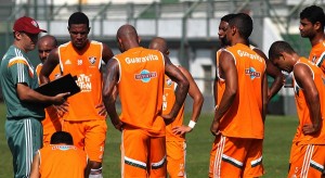  Nogueira diz que Gum dá conselhos e ajuda jogadores mais jovens (Foto: Nelson Perez - FFC)