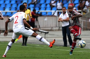 Wellington Silva acredita ter subido no conceito do técnico por ajudar também na lateral esquerda (Foto: Nelson Perez - FFC)