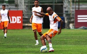 Wellington Silva, mais uma vez, jogará na esquerda (Foto: Nelson Perez - FFC)