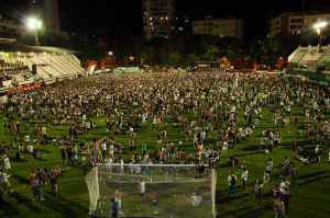 torcida no gramado das Laranjeiras - 2012