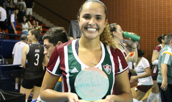 Pri Heldes levou troféu de melhor jogadora em quadra (Foto: Divulgação - FFC)