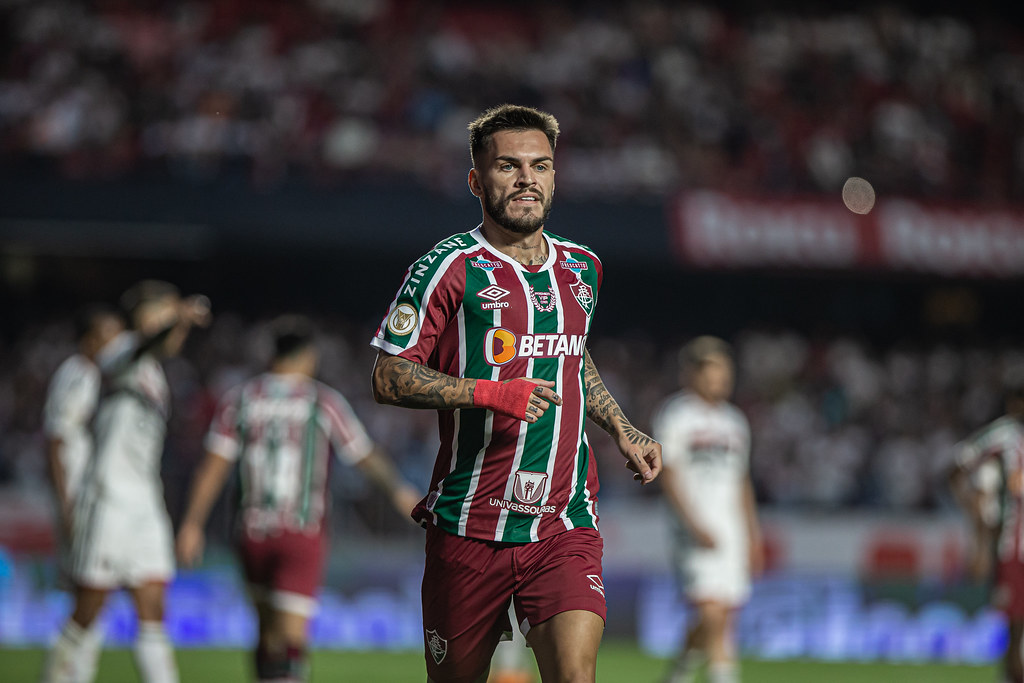 Zagueiro do Fluminense é afastado e Nathan é citado em prints