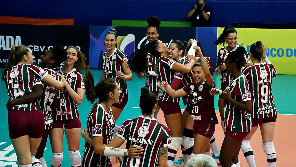 Flu vence Fla de virada e vai invicto para a final do Estadual de Vôlei  Feminino