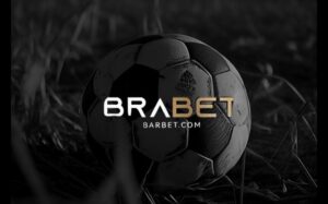 imagem com fundo de futebol e a logo da brabet é confiavel