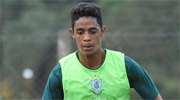 Felipe Amorim é mais um jogador do Fluminense em compasso de espera