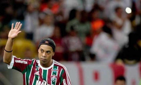 Fluminense se manifesta após notícia do fim de carreira de Ronaldinho