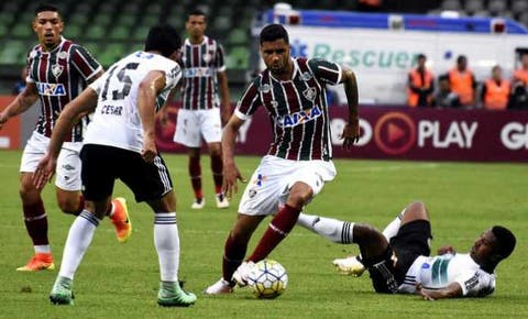 América-MG tem interesse em adquirir lateral do Fluminense em definitivo