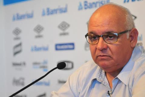 Presidente do Grêmio revela alívio por fugir do Inter:
