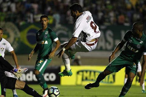 Abelão confessa ter se confundido com número de substituições diante do Goiás