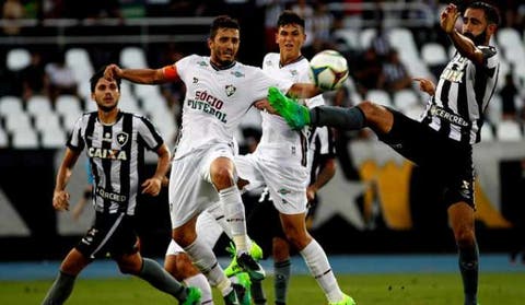 Marquinho diz que derrota para o Botafogo tem peso grande e reclama de erros do time