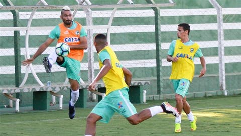 Goiás regulariza lateral-direito e reforço deve estrear contra o Fluminense