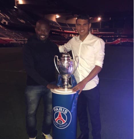 Em Paris, Marcão celebra título ao lado de Thiago Silva