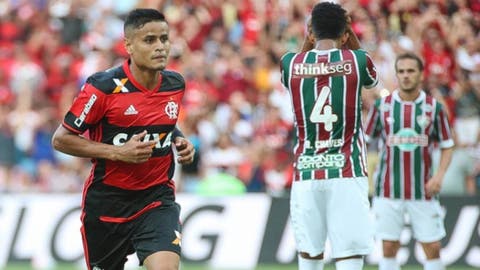 Zagueiro do Flamengo consola Renato Chaves