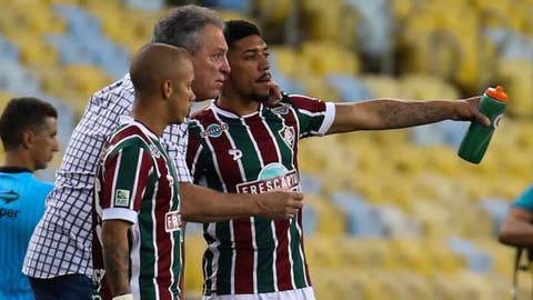 Cria de Xerém, Douglas revela gratidão a ex-técnico do Fluminense