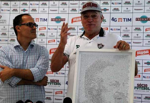 Homenagem no Fluminense emociona Abel Braga: