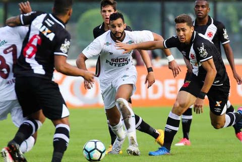Abel rechaça peso de pressão em São Januário para derrota do Fluminense