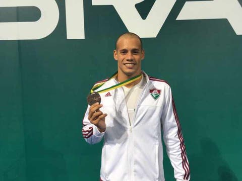 Nadador do Fluminense conquista medalha de bronze no Troféu Maria Lenk