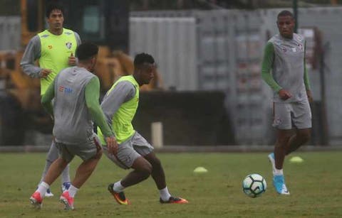 Orejuela é convocado pela seleção equatoriana e desfalcará Flu em jogos do Brasileiro