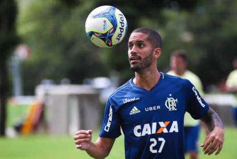 Após jogo contra o Fluminense, volante vira preocupação no Flamengo
