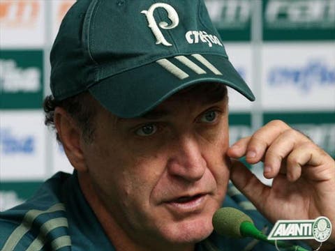Cuca admite troca de jogadores com o Fluminense por Richarlison