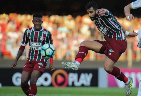 Henrique Dourado nega ter recebido propostas para deixar o Fluminense