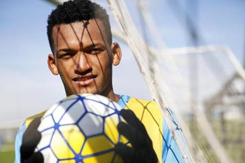 Vice de futebol do Flu confirma tentativa pela contratação de volante do Grêmio