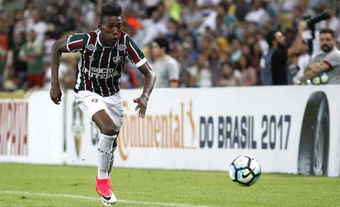 Emprestado pelo Fluminense, lateral-esquerdo Léo interessa a clubes do Brasil