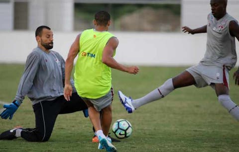 Wellington Silva treina com bola e aumenta expectativa por retorno no Fluminense