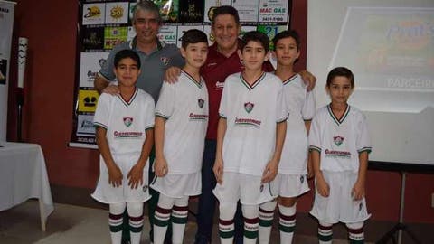 Com a presença de Romerito, Fluminense inaugura escolinha no Paraguai