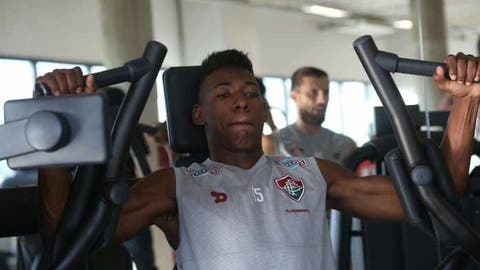 Copo meio cheio: Léo não demoniza número de empates do Fluminense