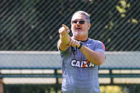 Técnico do Atlético-MG pede cuidados defensivos contra o Fluminense