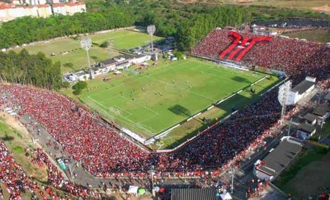 Lateral do Vitória quer caldeirão no domingo contra o Fluminense