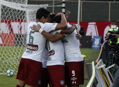 Fluminense fecha com novo patrocínio e marca estreia na camisa contra a LDU