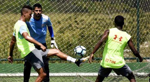 Fluminense tem novidade entre os relacionados para jogo contra o Atlético-PR