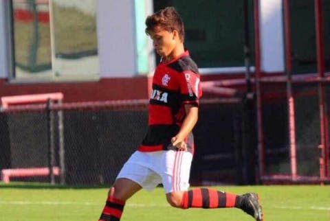Revelação da base do Flamengo troca o clube pelo Fluminense