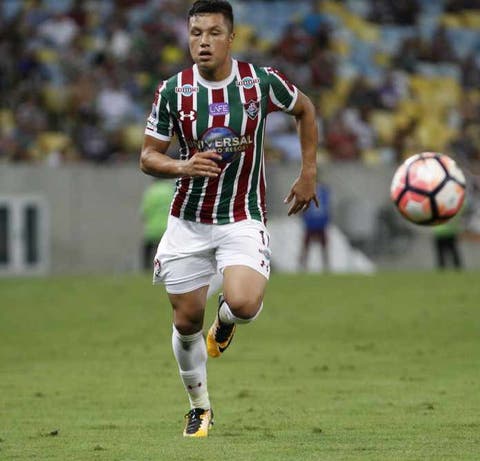 Lateral considera temporada passada como de adaptação ao Fluminense