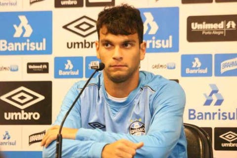Zagueiro do Grêmio afirma já ter estudado características de Henrique Dourado