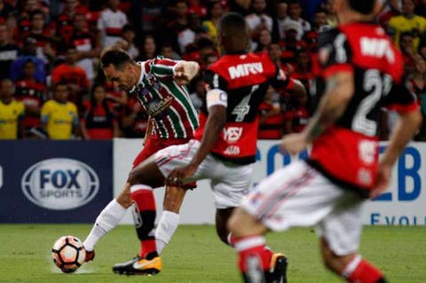 Fluminense joga como nunca, vacila como sempre e está eliminado: 3 a 3