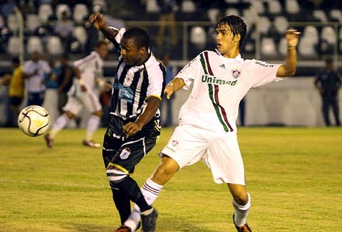 Revelado pelo Fluminense, zagueiro volta ao Rio e acerta com o Bangu