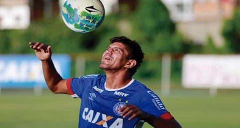 Emprestado pelo Fluminense, volante negocia renovação com o Bahia