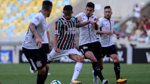 Presidente do Corinthians diz que valores por Scarpa são altos e Flu exige jogadores em troca