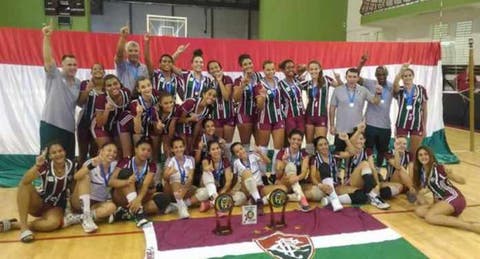 Fluminense conquista o título carica infantil feminino de vôlei