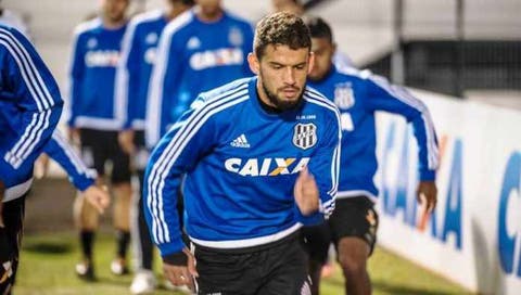Fluminense se aproxima da contratação de ex-volante do Botafogo