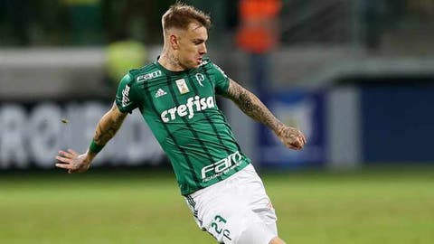 Palmeiras oferece três jogadores por Scarpa, informa radialistas